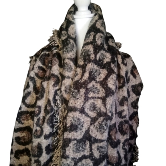 Unbranded Textured With Fringe Leopard Print Oversized Blanket Scarf - Picture 2 of 7